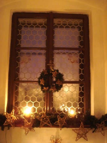 06 Vánoční okno.jpg