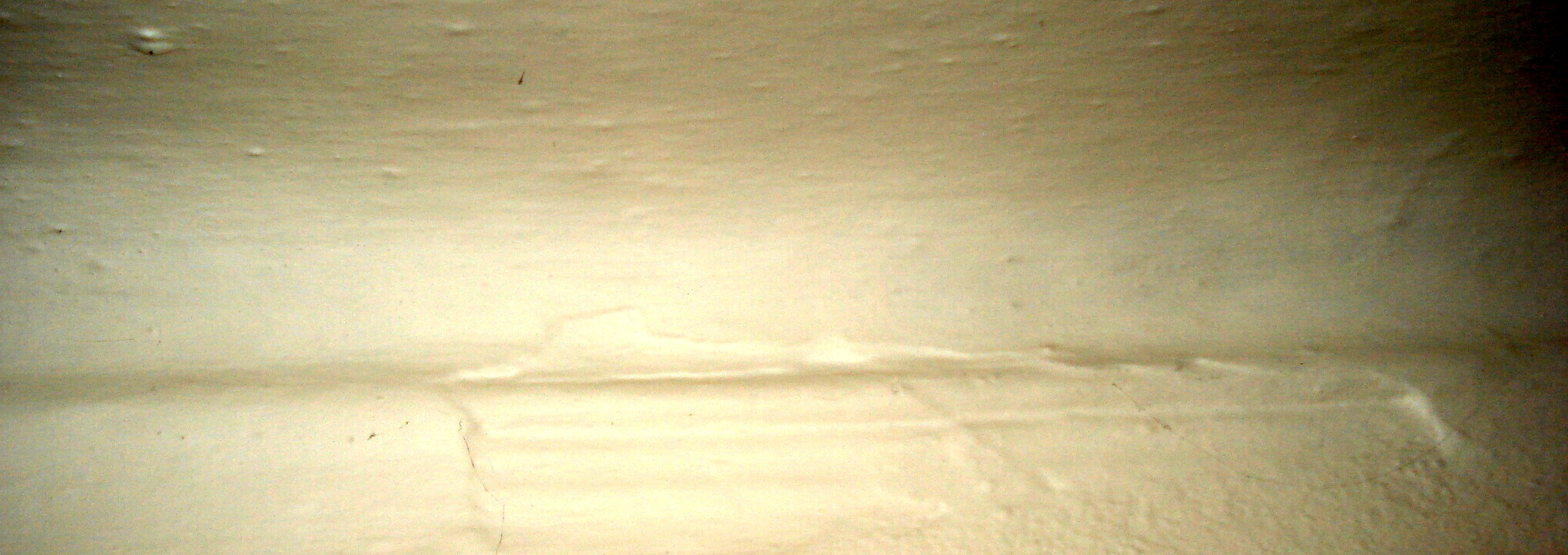 06 Místnost 3 - Detail římsy pod stropem